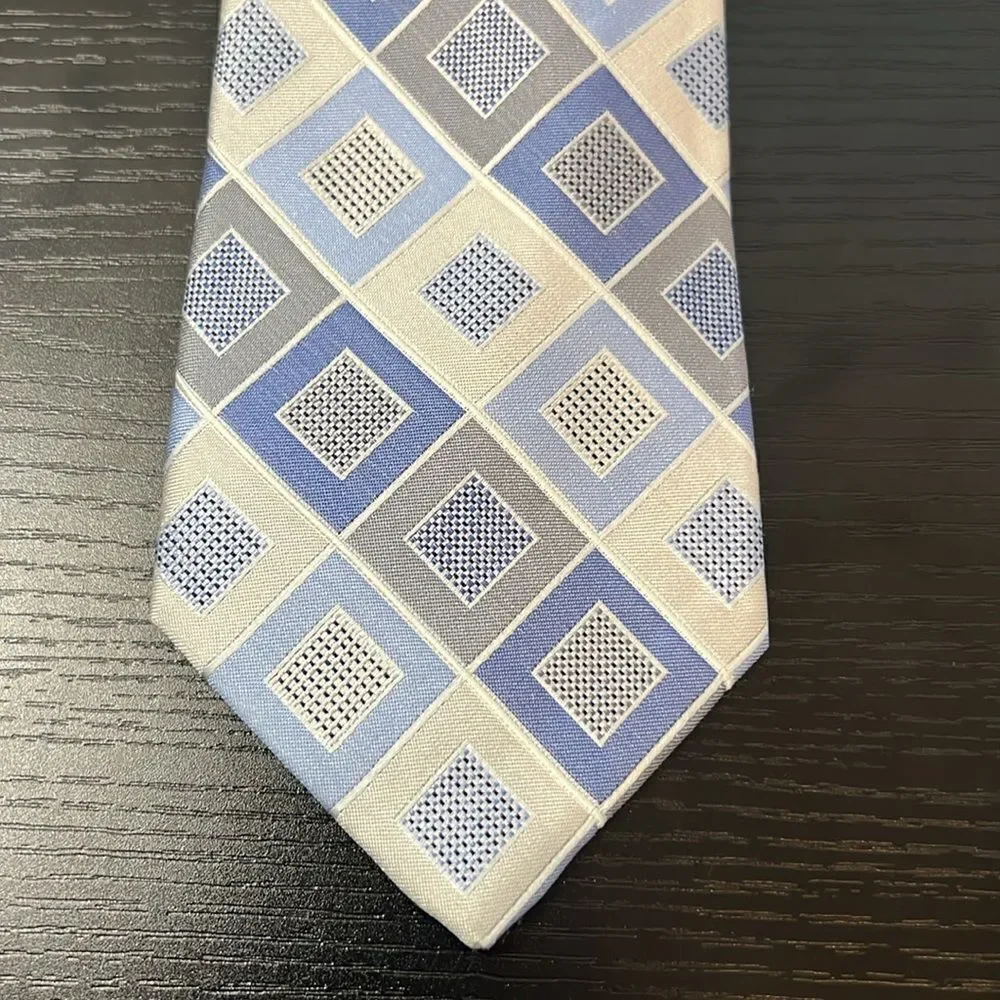 Beautiful Michael Kors Squares and Diamonds Necktie / Tie